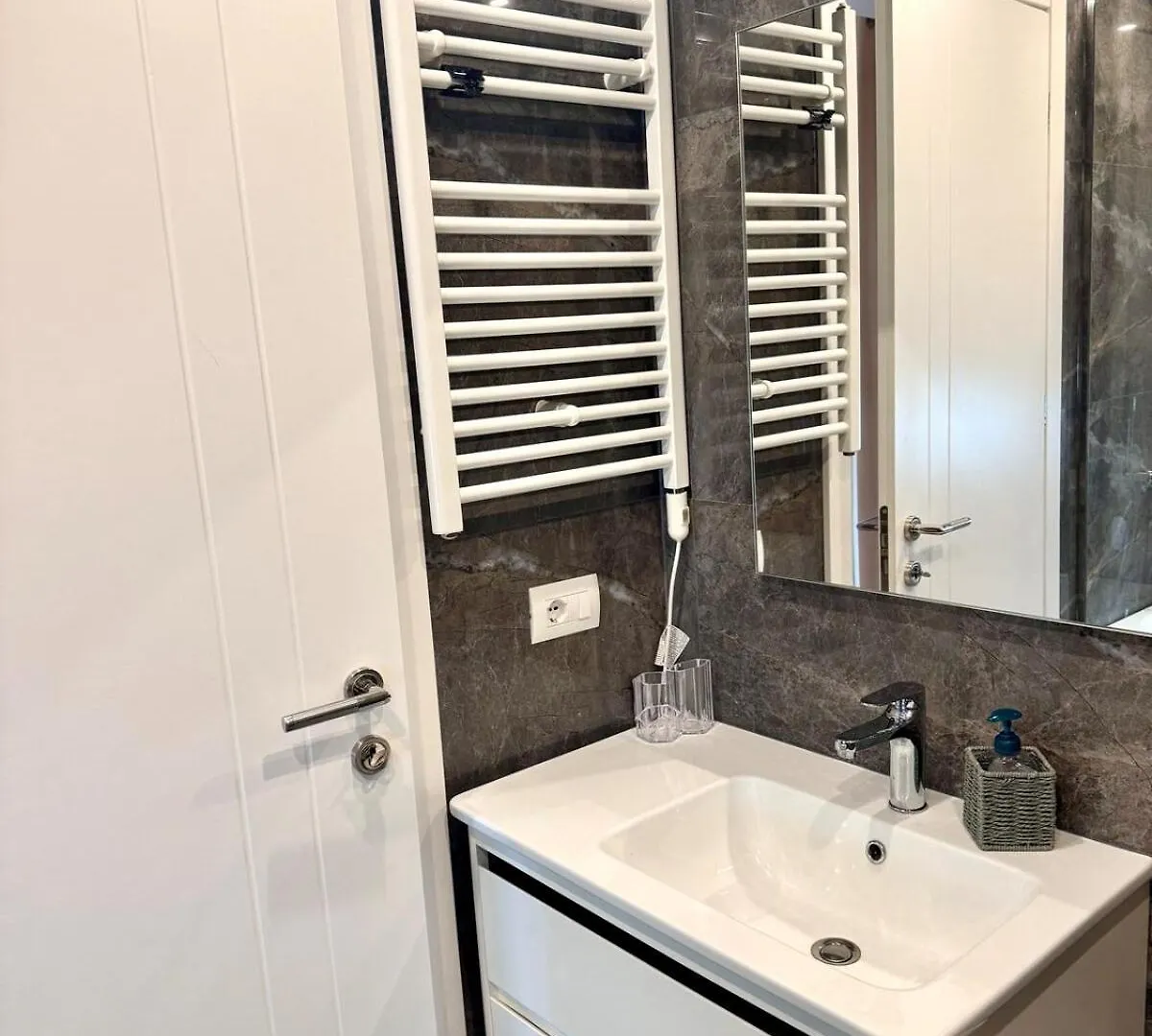 Tirana Lake Spacious Apartment
