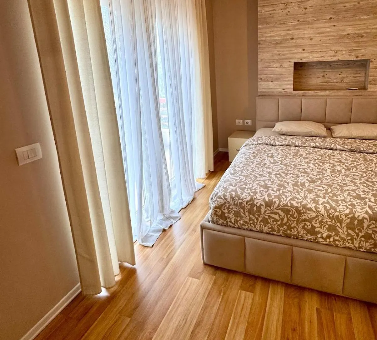 Tirana Lake Spacious Apartment