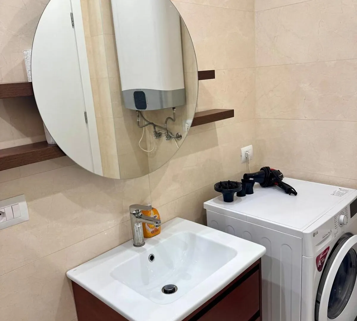 Tirana Lake Spacious Apartment